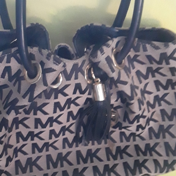 Handbag - Picture 2 of 2